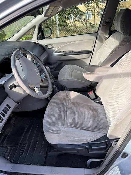 Mitsubishi Grandis 5 of 9
