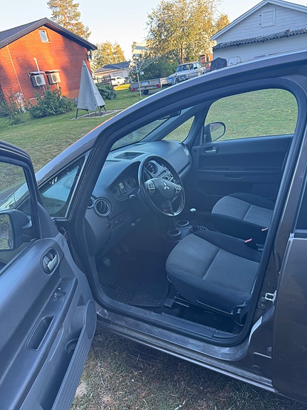 Mitsubishi Colt 3 of 3