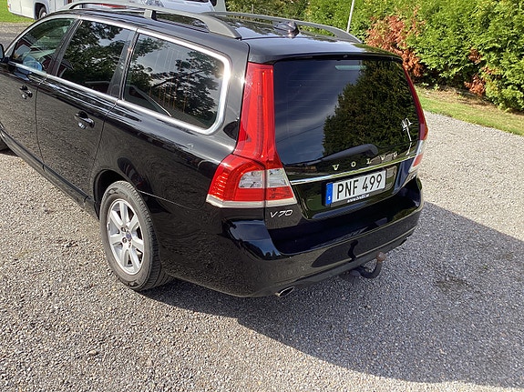 Volvo V70 2 of 11