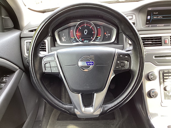 Volvo V70 4 of 11