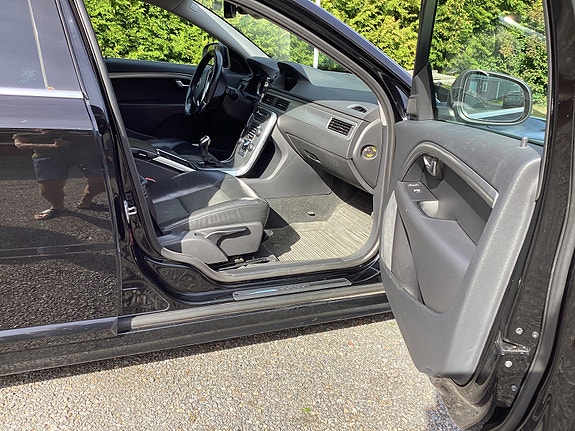 Volvo V70 7 of 11