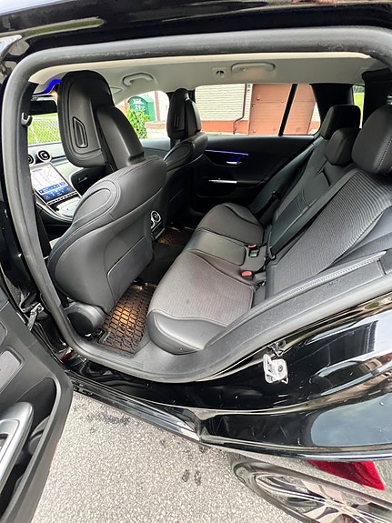 Mercedes-Benz C300 10 of 14