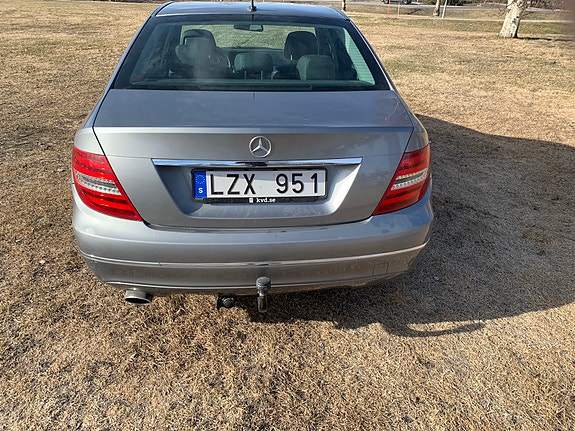 Mercedes-Benz C220 2 of 3