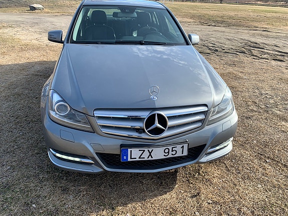 Mercedes-Benz C220 3 of 3