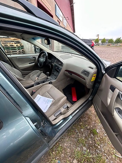 Volvo V70 8 of 9