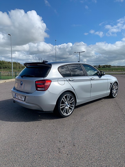 BMW 116d 2 of 8