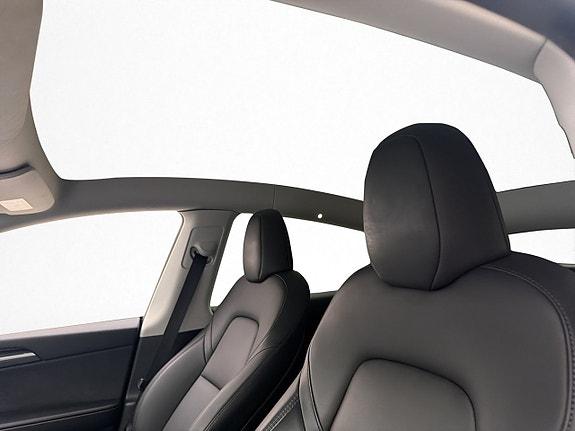 Tesla Model Y 23 of 30