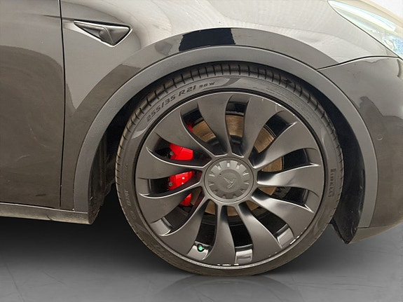 Tesla Model Y 13 of 30