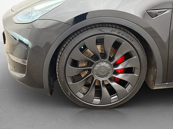 Tesla Model Y 10 of 30