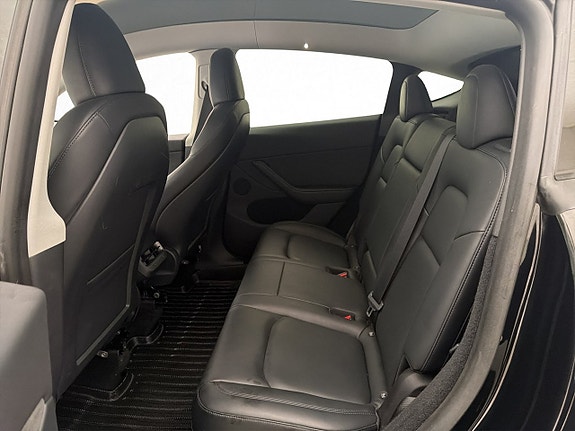 Tesla Model Y 18 of 30