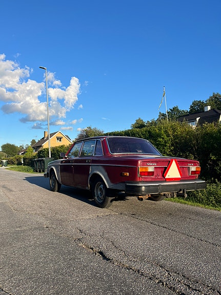 Volvo 244 5 of 8