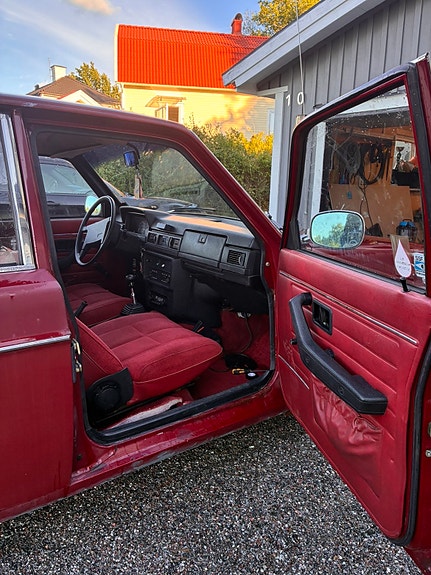 Volvo 244 3 of 8