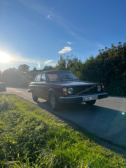 Volvo 244 2 of 8