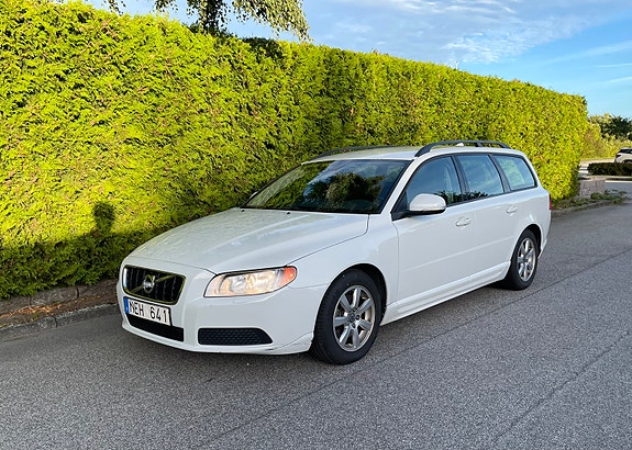 Volvo V70 3 of 9