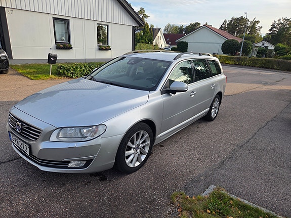Volvo V70 2 of 5