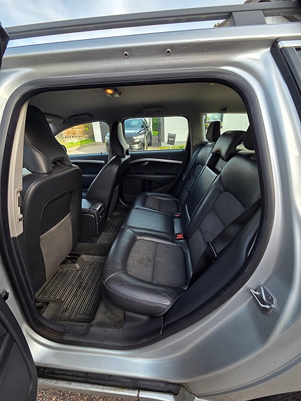 Volvo V70 4 of 5