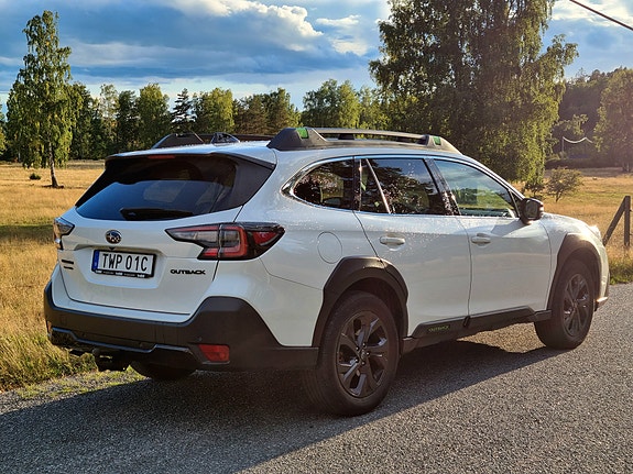 Subaru Outback 2 of 8