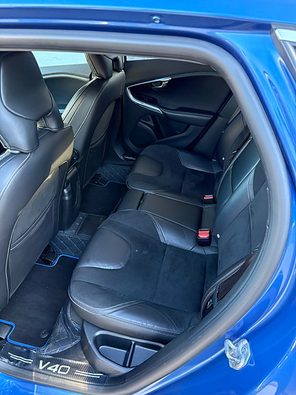 Volvo V40 7 of 12