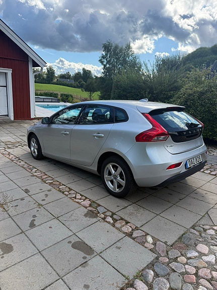 Volvo V40 3 of 4