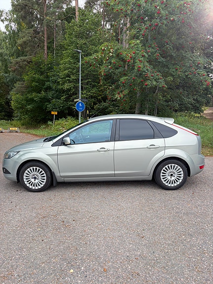 Ford Focus 2 of 15