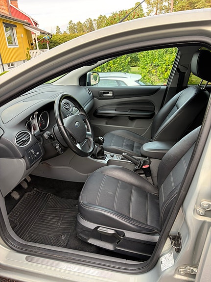 Ford Focus 10 of 15