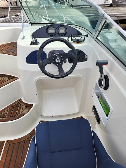 Yamarin 6110dc 2003 2 of 4