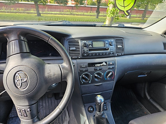 Toyota Corolla 7 of 9