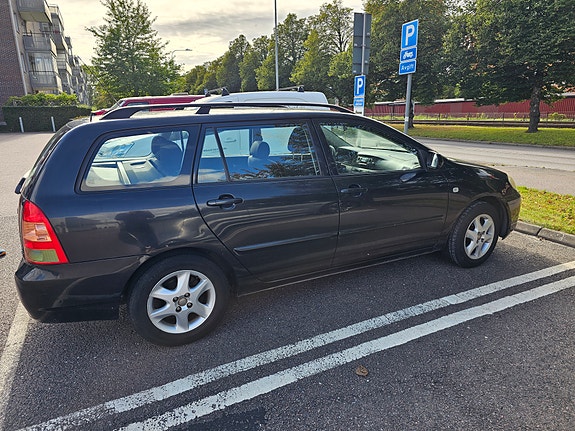 Toyota Corolla 2 of 9