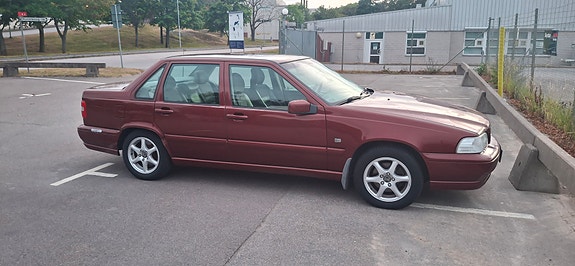 Volvo S70 2 of 5