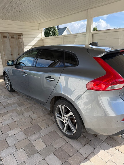 Volvo V40 3 of 9