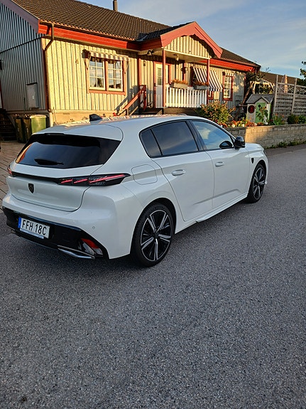 Peugeot 308 4 of 5