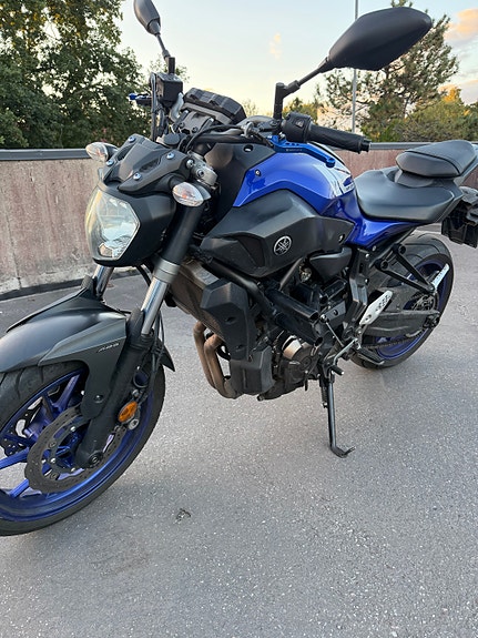 Yamaha MT-07 4 of 7