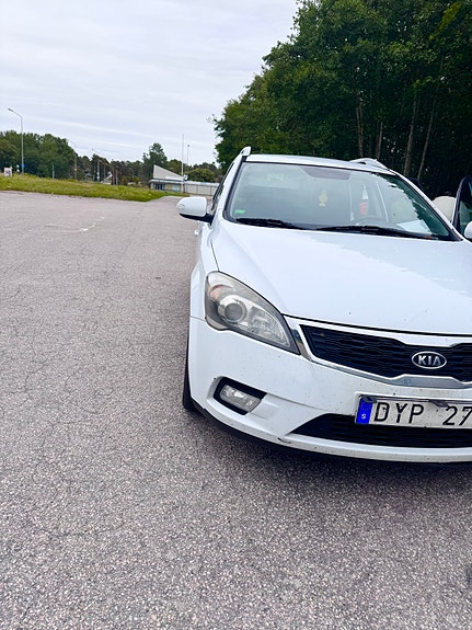 Kia Ceed 2 of 7