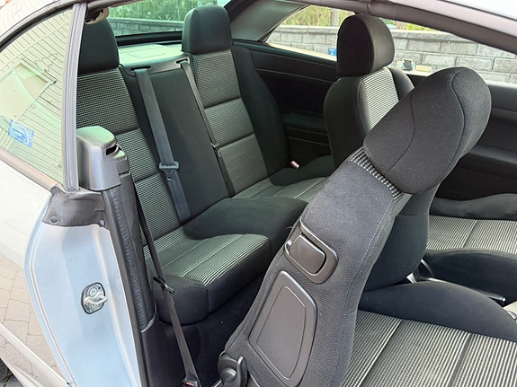 Peugeot 307 CC 28 of 30