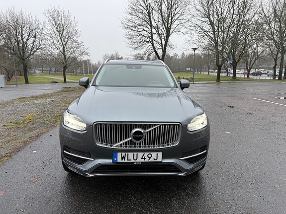 Volvo XC90 2 of 17