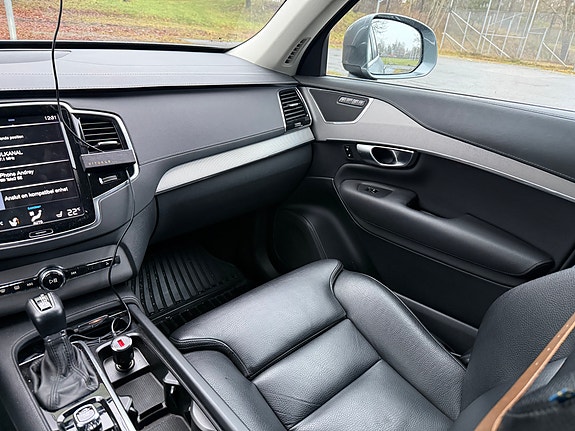 Volvo XC90 16 of 17