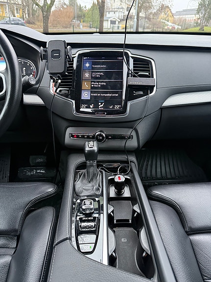 Volvo XC90 8 of 17