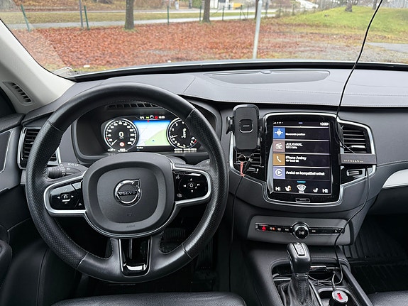 Volvo XC90 7 of 17
