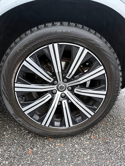 Volvo XC90 10 of 17