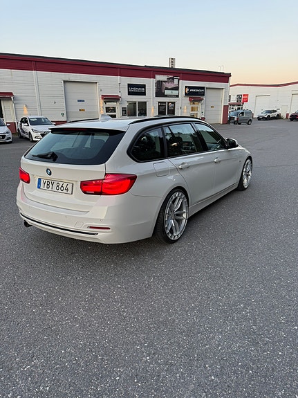 BMW 318d 4 of 6