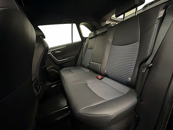 Toyota RAV4 16 of 30