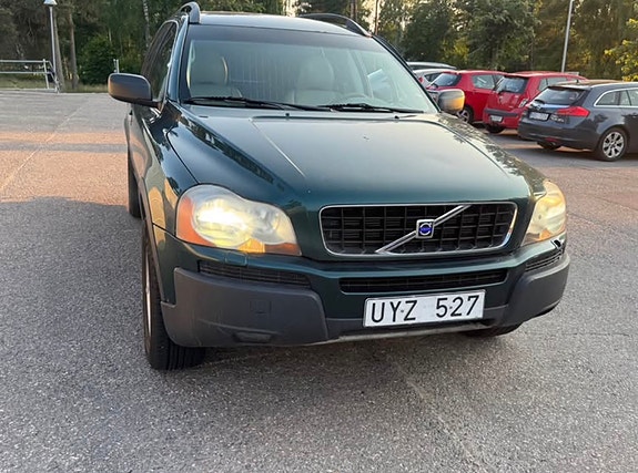 Volvo XC90 2 of 5