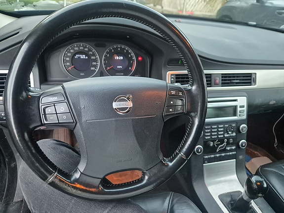 Volvo V70 5 of 5
