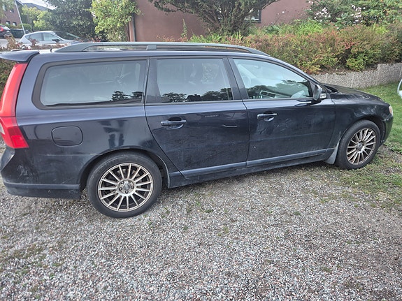 Volvo V70 2 of 5