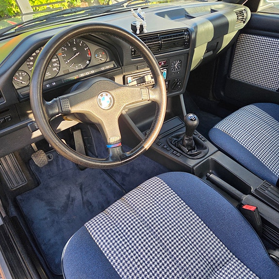 BMW 325iX 6 of 12