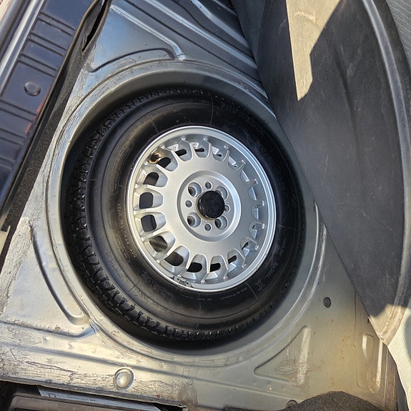 BMW 325iX 9 of 12