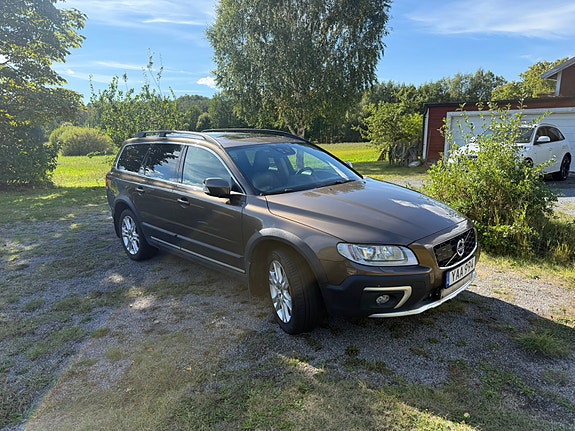 Volvo XC70 2 of 6