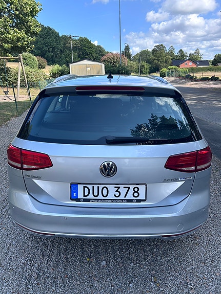 Volkswagen Passat 2 of 7