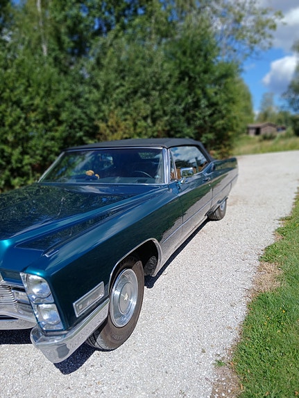Cadillac Cab DeVille 2 of 4