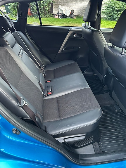 Toyota RAV4 10 of 11
